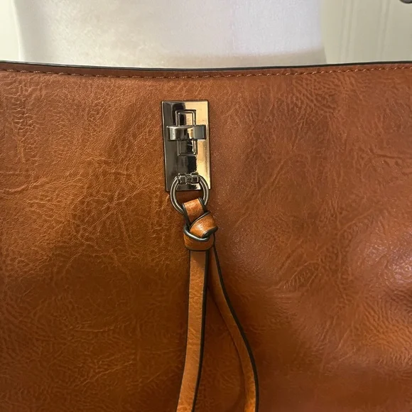 Chic Brown Leather Shoulder Bag - Picture 5 of 9